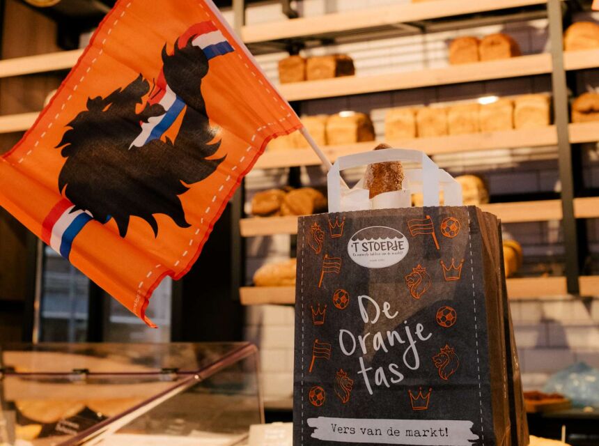 Het WK is begonnen en heel Nederland kleurt langzaam oranje.