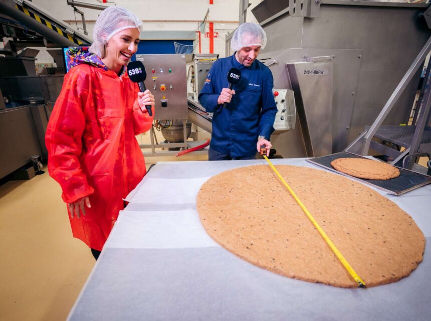 Bakkerij ‘t Stoepje bakt de grootste Haverkoek van Nederland voor Missie 538
