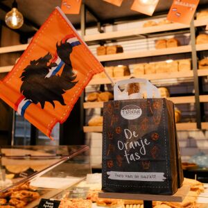 Het WK is begonnen en heel Nederland kleurt langzaam oranje.