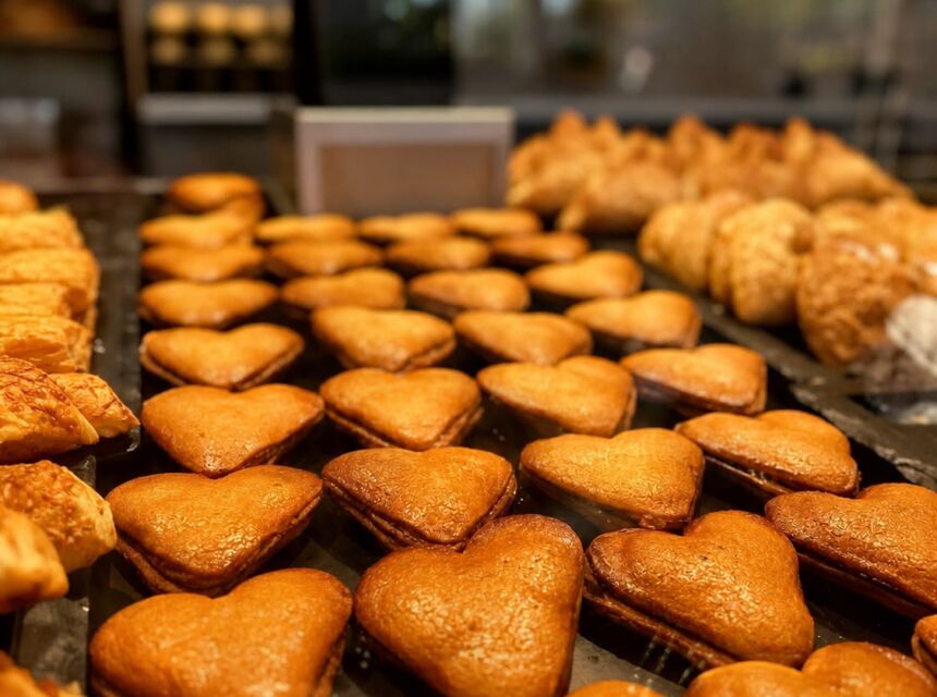 Vier de liefde met de heerlijke Valentijns traktaties van ’t Stoepje! 💕